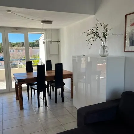 Appartement Charmant Climatise Avec Piscine Et Parking, 5 Personnes, Quartier Richelieu - Fr-1-749-49