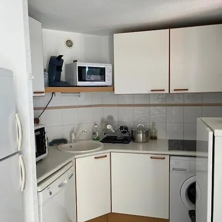 Charmant Climatise Avec Piscine Et Parking, 5 Personnes, Quartier Richelieu - Fr-1-749-49